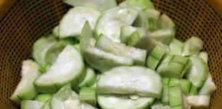 Mướp xào lòng gà làm nhanh ăn ngon