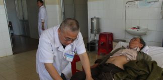 Bắn 5 phát súng mới diệt được trâu điên ‘đại náo’