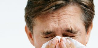 Phòng bệnh hô hấp cho người già trong mùa đông - 1