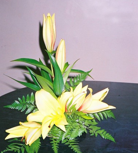 Tổng hợp các kiểu cắm hoa để bàn ngày Tết rước tài lộc vào nhà6