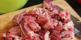 Nấu bò kho dứa chua ngọt cho ngày lạnh