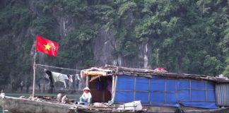 Dập dềnh làng chài Hạ Long