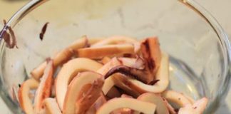 Làm món nộm mực đu đủ chua cay ngày lạnh