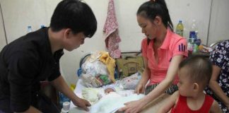 Cháu bé sinh trên máy bay được đặt tên theo cơ trưởng