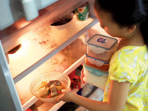 Nguyên nhân để thức ăn thừa trong tủ lạnh gây ung thư cao