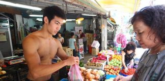 Lại “dậy sóng” với hot boy bán rau cơ bụng 6 múi