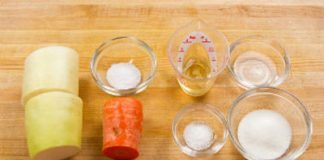 Nộm củ cải mix cà rốt chua ngọt dễ ăn