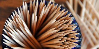 Thói quen dùng tăm xỉa răng gây nguy hiểm cho sức khỏe