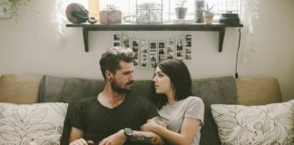 Là anh khiến em lên giường với người đàn ông khác