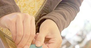 Cách làm bình hoa giấy rực rỡ chào năm học mới