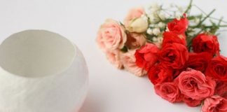 Hướng dẫn cách cắm hoa hồng để bàn với bình tròn