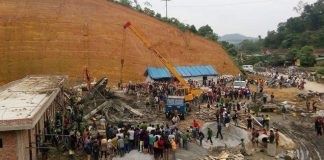 Sập giàn giáo ở Hà Tĩnh, nhiều người bị vùi lấp