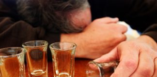 Khi say rượu tuyệt đối tránh xa 7 loại thực phẩm này