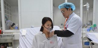 Sưởi ấm bằng than củi, bé gái 18 tháng tuổi tử vong, 4 người nguy kịch