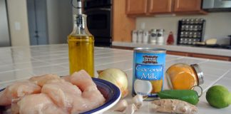 Gà nấu gừng kiểu Thái