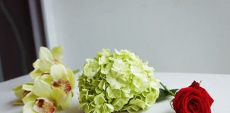 Cuối tuần học cách cắm hoa đơn giản trang trí nhà