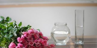 2 cách cắm hoa hồng thơm đẹp nhẹ nhàng - 1