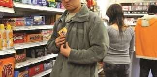 Đau đớn khi gặp phải chồng du côn, mẹ chồng mê tín dị đoan