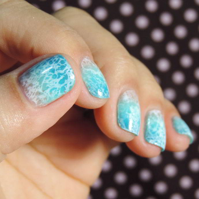Vẽ nail sóng biển xanh mát cực ấn tượng cho bạn gái
