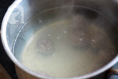Cách nấu canh súp lơ thịt bò ngọt mềm cho cuối tuần