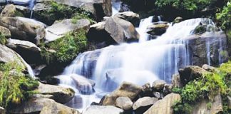 Mê mẩn vẻ đẹp thác Phong Hải