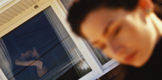 5h sáng, chồng tập thể dục trên… giường nhà hàng xóm