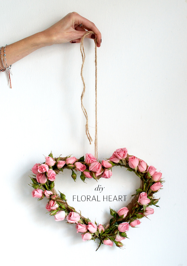 Kết trái tim bằng hoa hồng siêu đơn giản và đẹp mắt