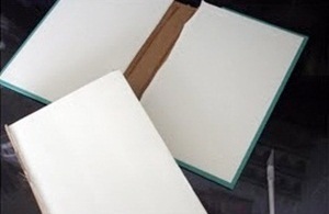 Hướng dẫn biến bìa sổ sách cũ thành túi xách duyên dáng