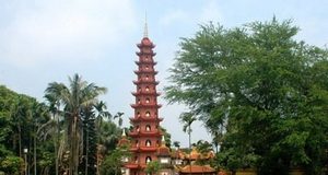 Đầu năm đi lễ chùa Trấn Quốc