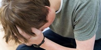 Bố chồng áp đặt quá đáng khi chồng tôi bị vô sinh