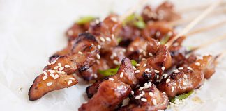 Thịt gà tẩm mật ong nướng xiên