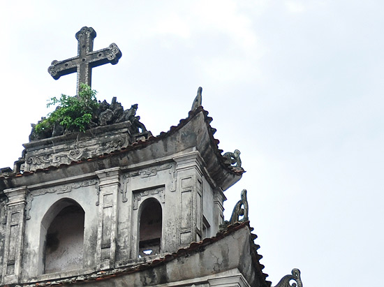 Ghé thăm nhà thờ cổ độc đáo nhất đất Việt