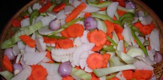 Cách làm dưa món ngon chua ngọt cho Tết ai cũng làm được