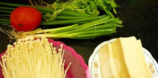 Đậu phụ sốt nấm nóng hổi cho ngày mưa lạnh