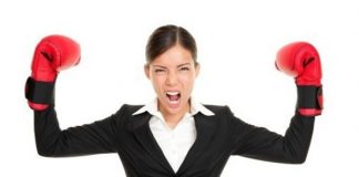 Các chị hãy cứ làm đàn bà đi đã