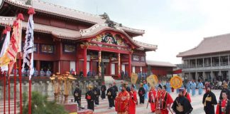 Thăm 5 lâu đài cổ kính ở Okinawa