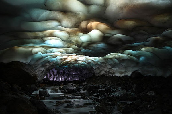 Du lịch hang băng kỳ diệu ở Kamchatka Nga