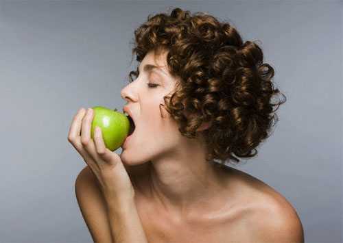 Năm lý do phụ nữ nên ăn táo