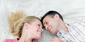 Chồng đẩy vợ ngã sảy thai để bảo vệ nhân tình