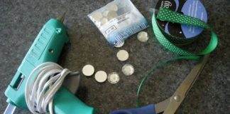 Chế quai dép tông từ ruy băng đơn giản chỉ trong nháy mắt