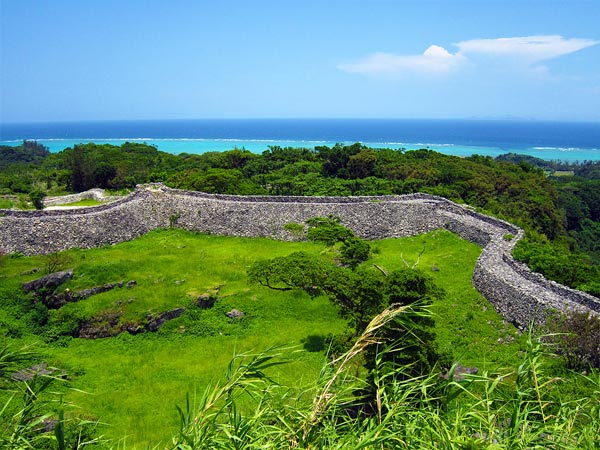 Thăm 5 lâu đài cổ kính ở Okinawa