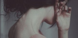 Em có chồng rồi, anh có yêu không?