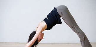 Mách bạn cách tập thể dục ngay tại bàn làm việc