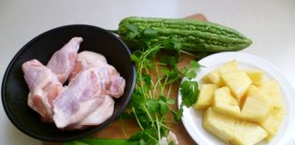 Cách làm món canh gà nấu dứa với khổ qua