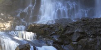 Lạ lùng thác "biết" đợi chờ