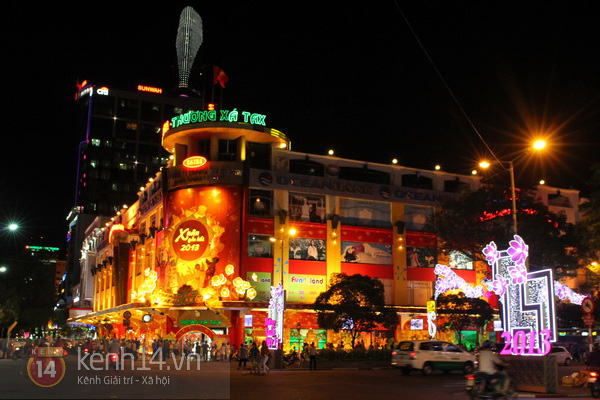 Sài Gòn: Lung linh những con đường mừng xuân mới