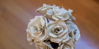 Rảnh tay học 4 cách làm hoa bằng giấy đơn giản hơn 'đan rổ'