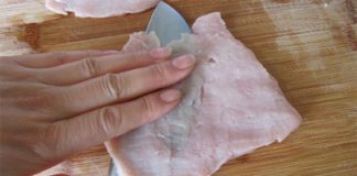 Thịt cuộn giòn tan với tương ớt cay hấp dẫn