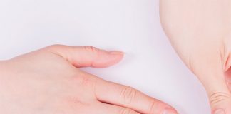 Thử ngay mẫu nail hồng - xanh dịu mát ngày hè