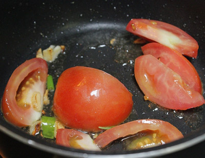 Hướng dẫn nấu canh thịt bò nấu khế và cà chua
